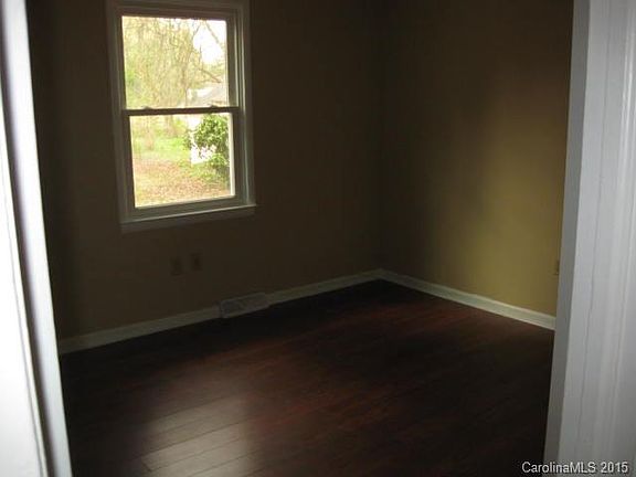 3rd image of 307 Oakdale St