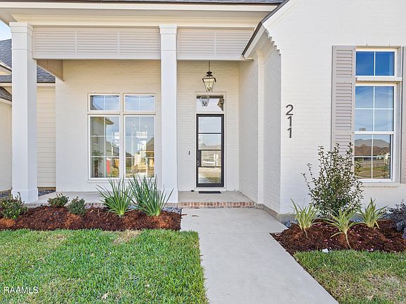 3rd image of 211 Sabal Grove Ln