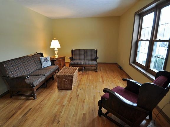 4th image of 22275 Sycamore Dr