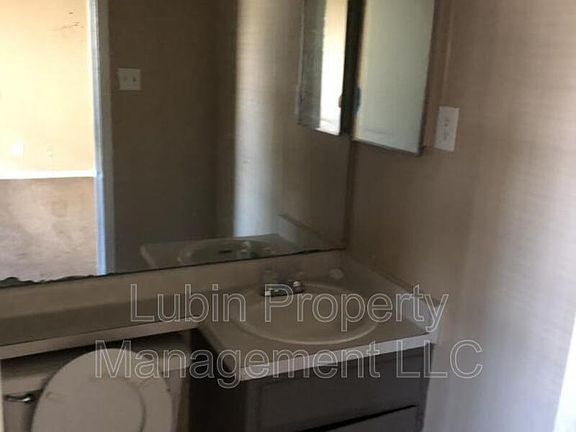 3rd image of 247 N Waldran Blvd Unit 6