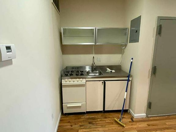 3rd image of 297 Bond St #2A