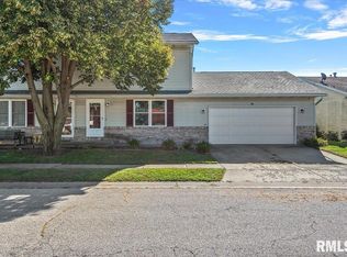 4 Dawson Cir, Riverton, IL 62561