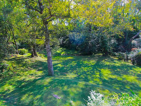 3rd image of 567 Whispering Hills Dr #B