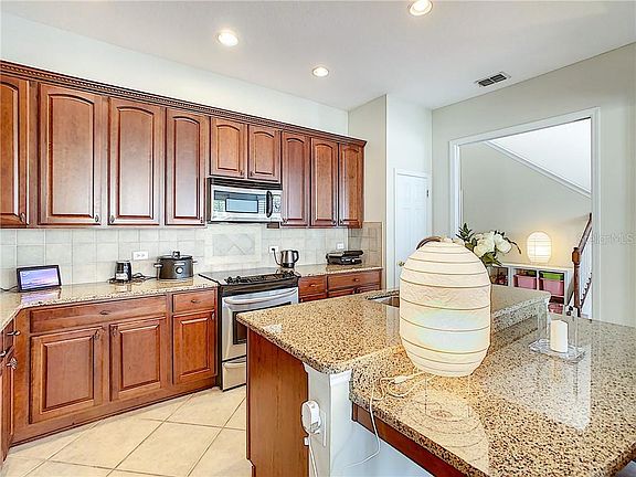 5th image of 1308 Artisan Ave W