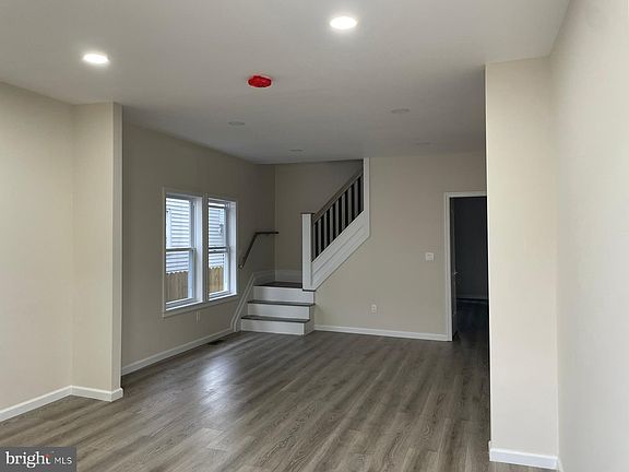 3rd image of 1031 Fairmount Ave