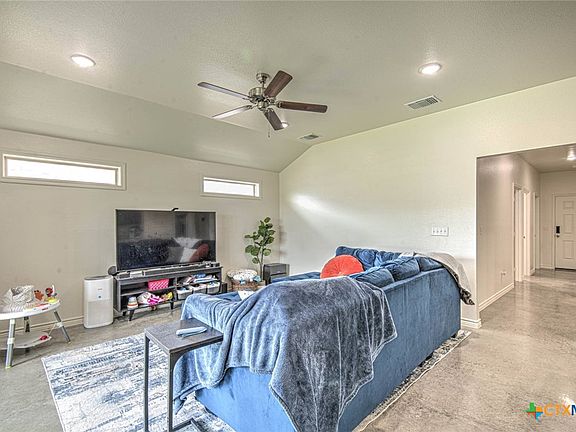 5th image of 810 Cilantro Rd
