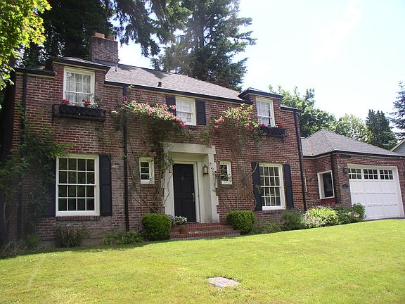 2nd image of 2716 Hillside Dr SE