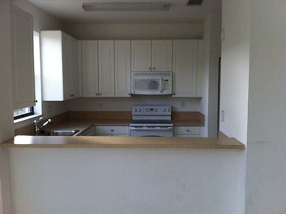 5th image of 848 Sweet Lake Cir #848