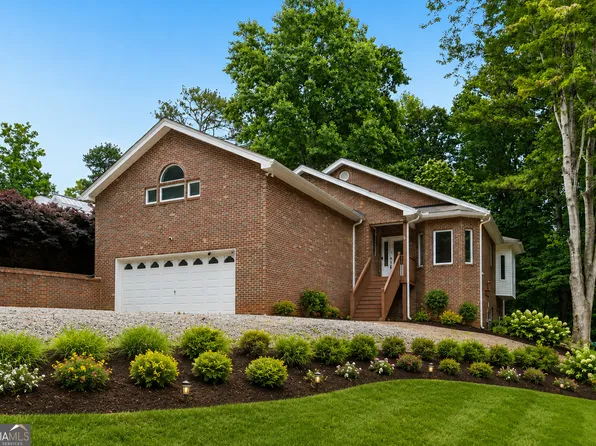 6137 White Oak Dr, Flowery Branch, GA 30542
