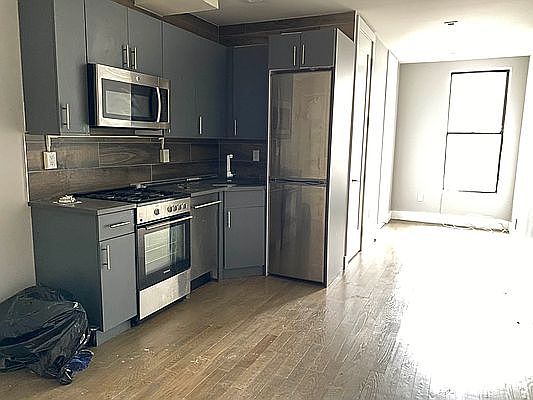 3rd image of 237 E 111th St APT 6