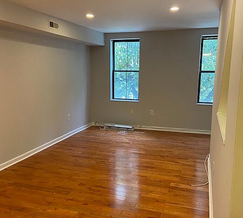 Living room (unfurnished)
