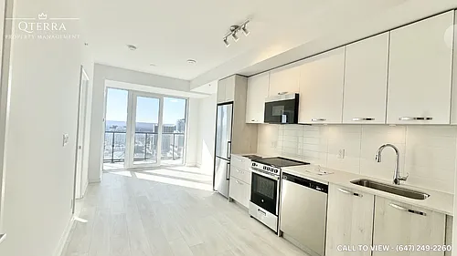 75 James St S Photo 1