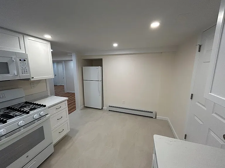 90 Havemeyer Ln #2 — Photo 3