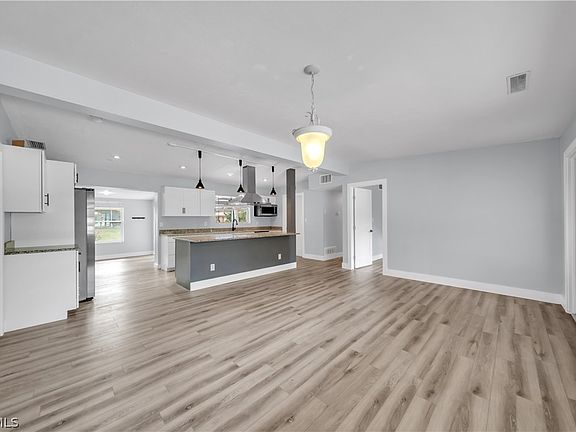 5th image of 14819 Randolph Ct