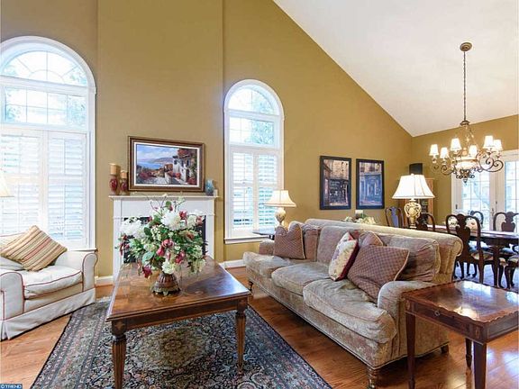 5th image of 574 Cricket Ln