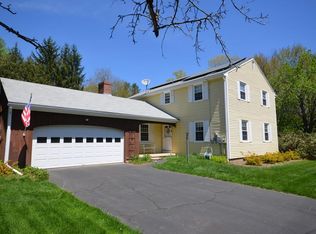 40 Blackberry Ln, Amherst, MA 01002