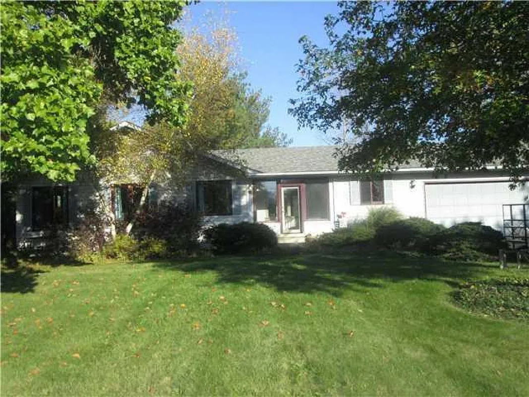 400 Longshore Rd photo 1