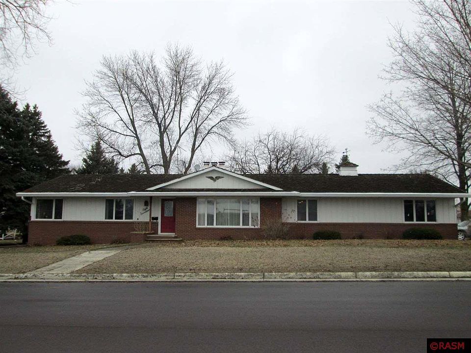 1st image of 817 11th Ave N