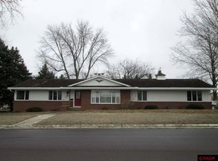 817 11th Ave N, Saint James, MN 56081