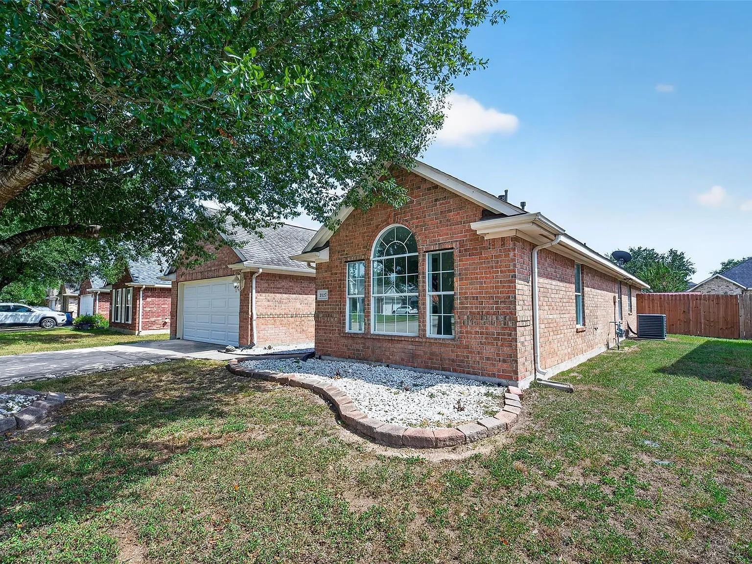 4 bed, 3.0 bath, 1904 sqft, $2,500 — Photo 4