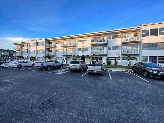 3rd image of 16801 NE 14th Ave APT 302