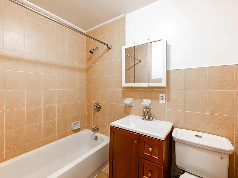 144 Monroe St #3 — Photo 16