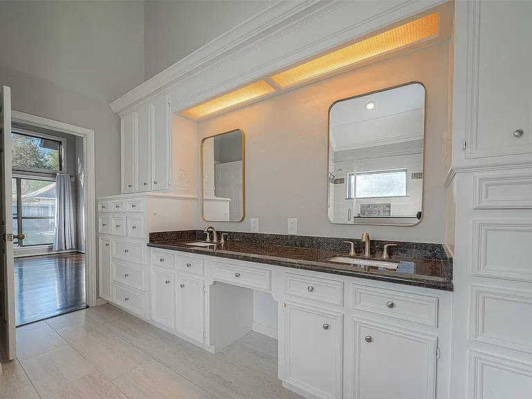 15714 Sylvan Lake Dr — Photo 40