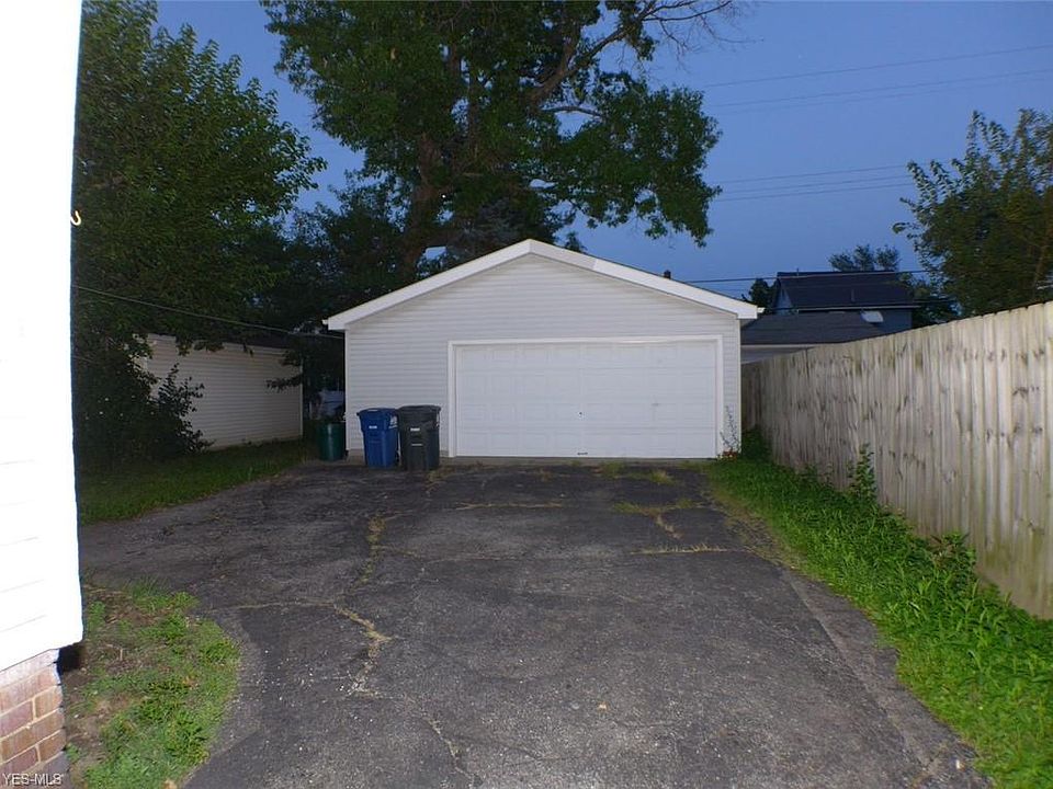 1st image of 2161 Carabel Ave