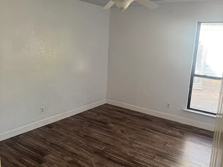 526 E Kelso Ave — Photo 10