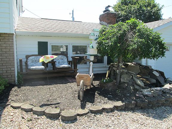 3rd image of 7 Ashwood Dr