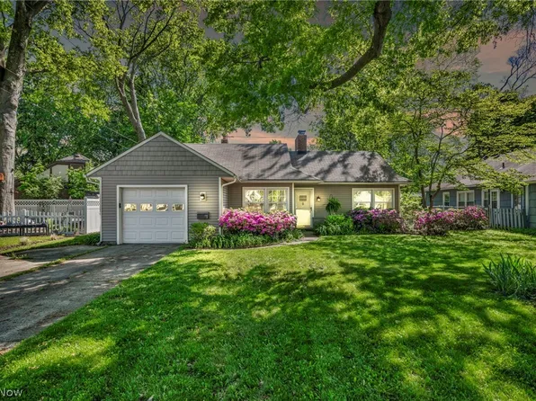 91 Edgewood Dr, Berea, OH 44017