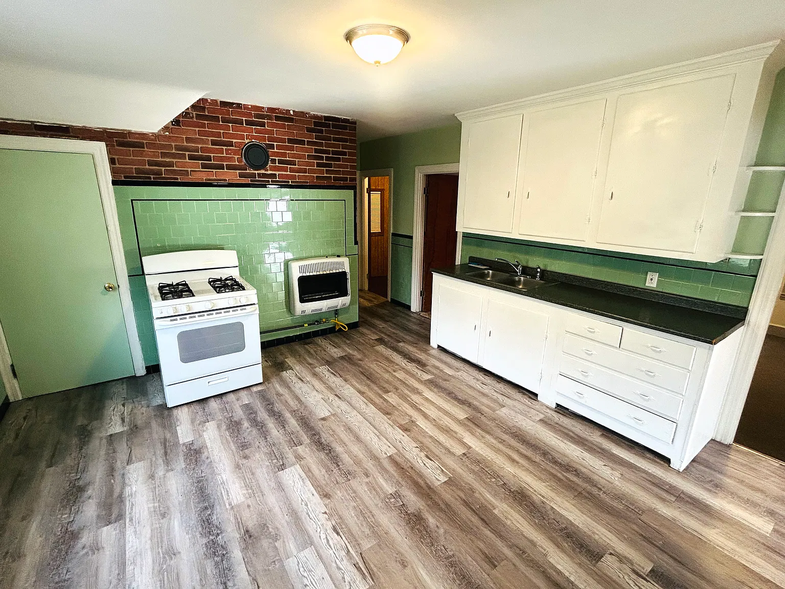 1 bed, 900 sqft, $1,700 — Photo 2
