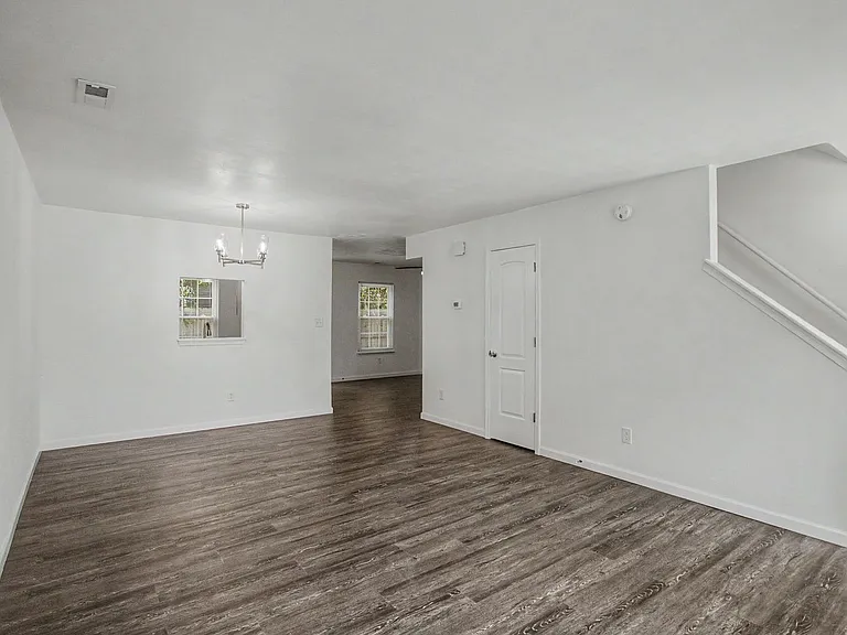 4327 Lacy Cove Ln — Photo 3