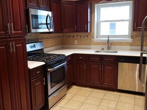 2nd image of 350 Swinton Ave