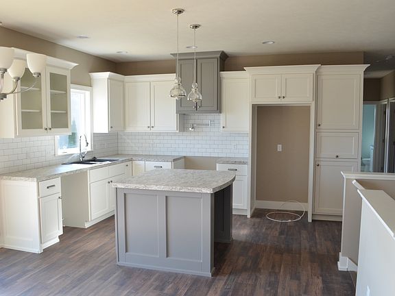 4th image of 7540 Medinah
