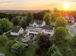 1709 Country Manor Dr, York, PA 17408