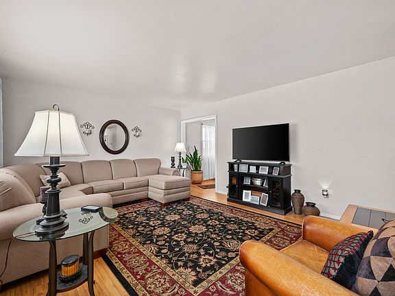 5th image of 509 E Jefferson St