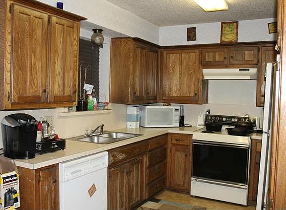 3rd image of 4633 Aspen Way