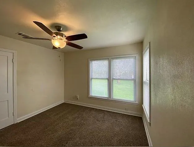 4905 Penrose Ave — Photo 6