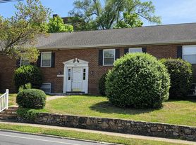 301 E Cleveland Ave, Vinton, VA
