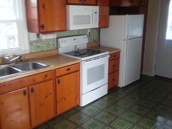 3rd image of 409 S Sweetbriar Ave