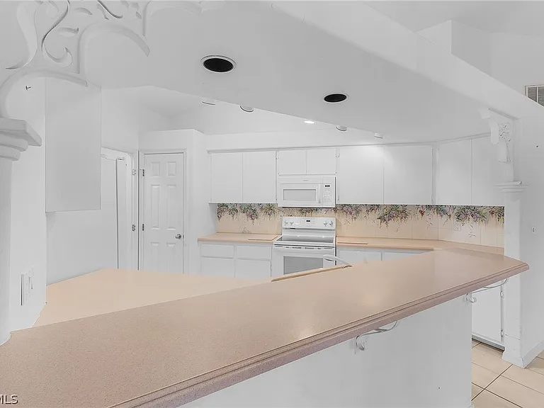 9439 Palm Island Cir — Photo 8
