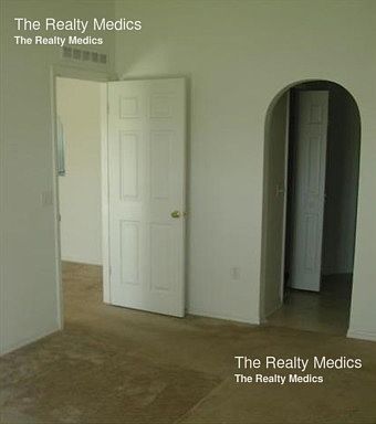 4th image of 328 McKay Blvd