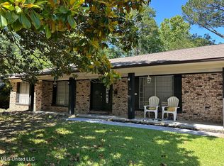1052 Briarfield Rd, Jackson, MS 39211