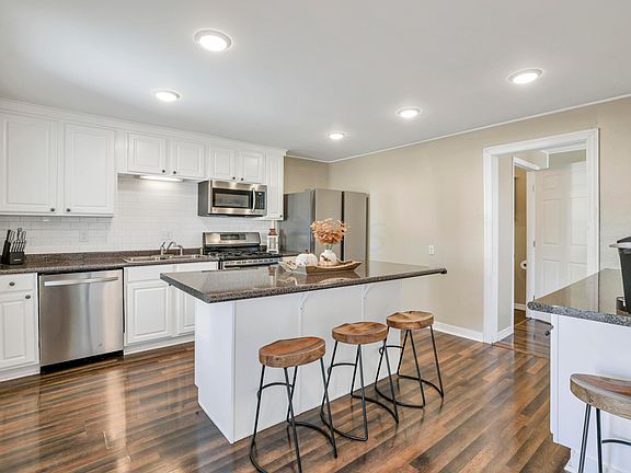 3rd image of 435 Ballard Ave