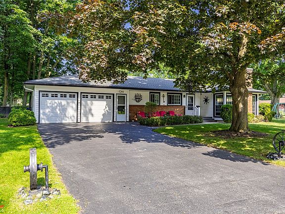 2nd image of 77 Willowen Dr