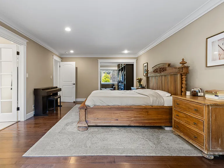 977 Continental Dr — Photo 47
