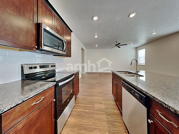 4th image of 333 N Willes Dr