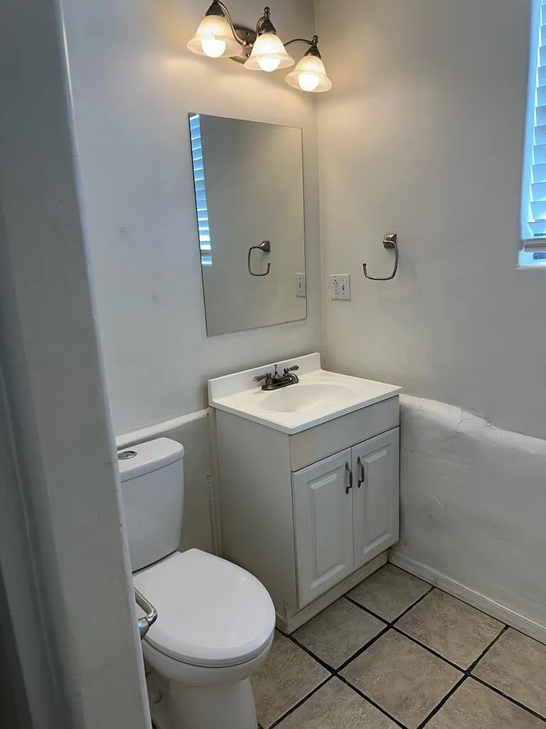Studio, 225 sqft, $1,210 — Photo 3