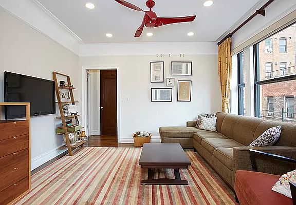 2nd image of 207 W 98th St #6BC